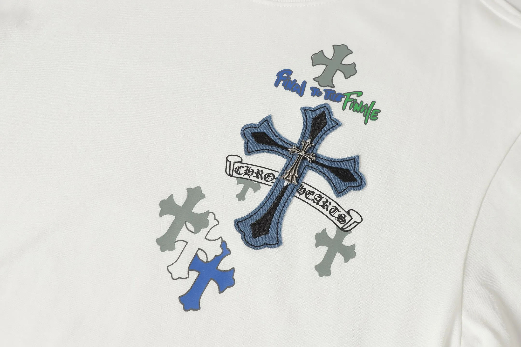 P170 Chrome Hearts CH Chrome Hearts Cross ✝️Denim embroidered Sanskrit short-sleeved T-shirt. Printed using direct injection imported machines. Hardware and accessories are all milled and customized. Correct configuration. Black 2025 Chrome Hearts authentic packaging. 260 grams of custom-dyed double yarn cotton. Large version. Loose and stylish. Differentiated from low version, slim and long version with upper body and hips. 100% commitment: top quality. Not fast food. Highest version on the market. Top quality - different from ordinary versions on the market. If you care about quality, you should also respect the price. Absolutely 0 after-sales service and 0 return rate so far. It’s hard not to love the style - 260g double yarn cotton custom dyed fabric - Correct high-density main mark, washed tag, hand-sewn